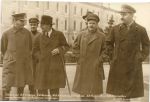 Товарищи И.В.Сталин,А.И.Микоян,М.И.Калинин,В.Я.Чубарь,А.А.Андреев и Л.М.Каганович направляются на Красную площадь.